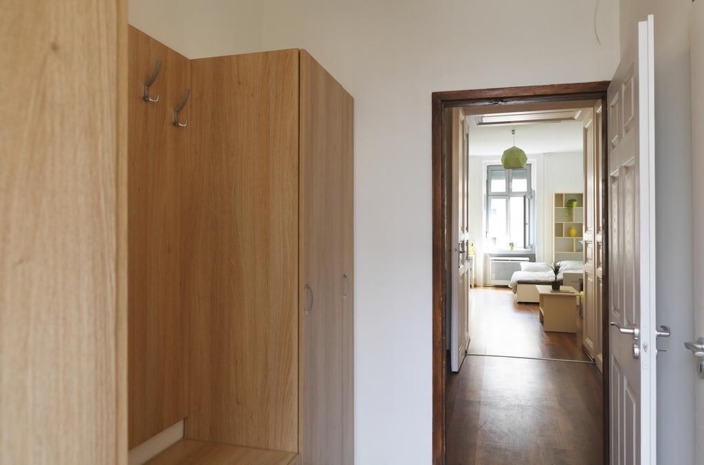 Thea / Free Parking Apartman *