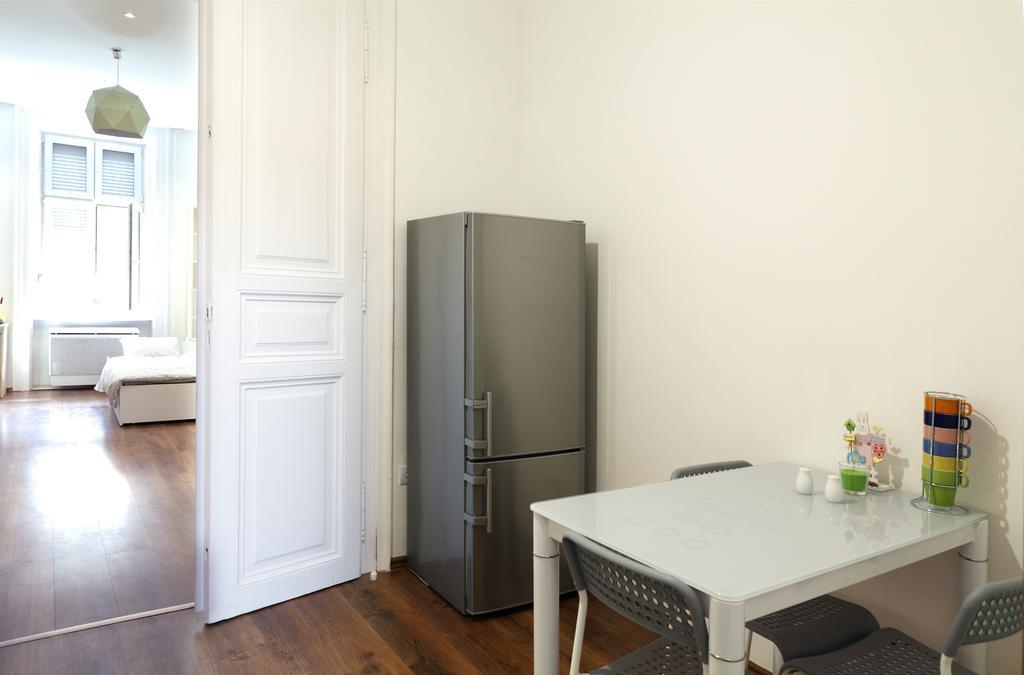 Thea / Free Parking Apartman